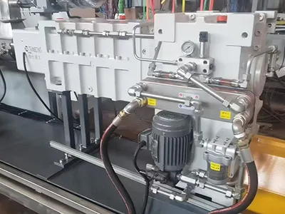 CORP シリーズギヤボックス  平行軸異方向回転二軸押出機用